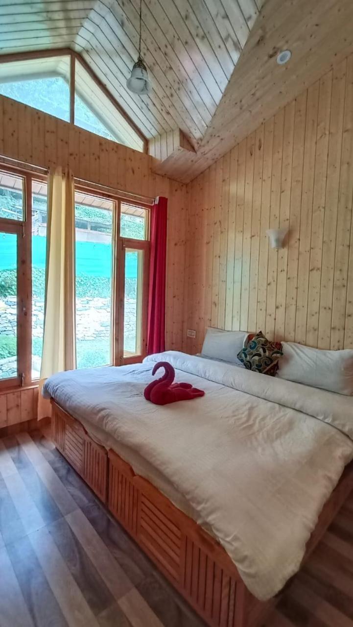 Peekaboo Stays Jibhi Room photo